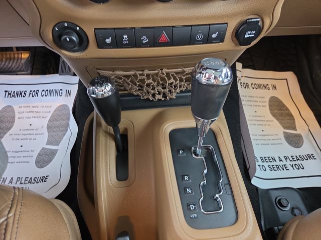 Used 2015 Jeep Wrangler Unlimited Sahara w/ Connectivity Group AWD/4WD image 20