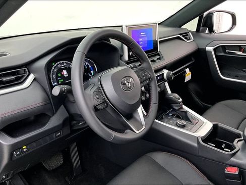 Used 2025 Toyota RAV4 SE AWD/4WD image 16