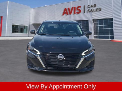Used 2025 Nissan Altima 2.5 SV FWD image 2