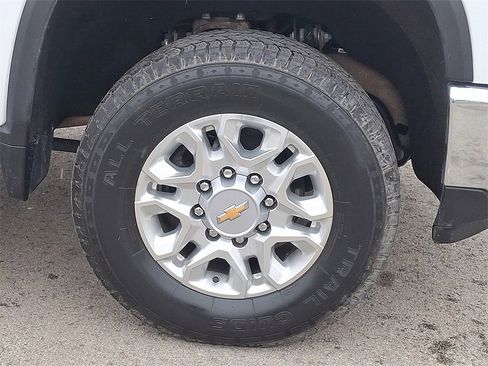 Used 2024 Chevrolet Silverado 3500 LT image 8