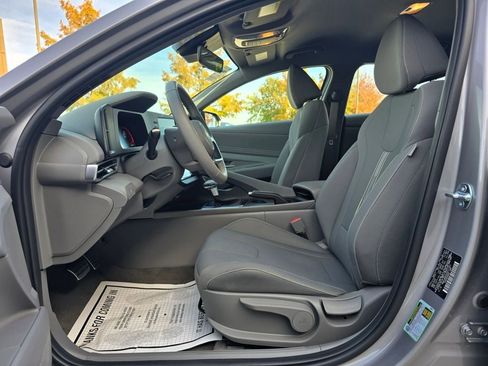 Used 2025 Hyundai Elantra Sport FWD image 17