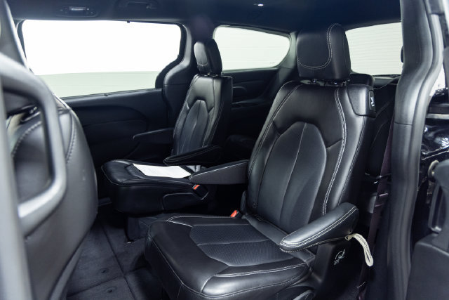 Used 2025 Chrysler Pacifica Select FWD image 22