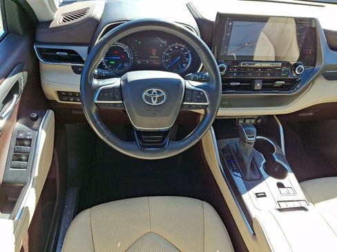 Used 2021 Toyota Highlander Limited image 12