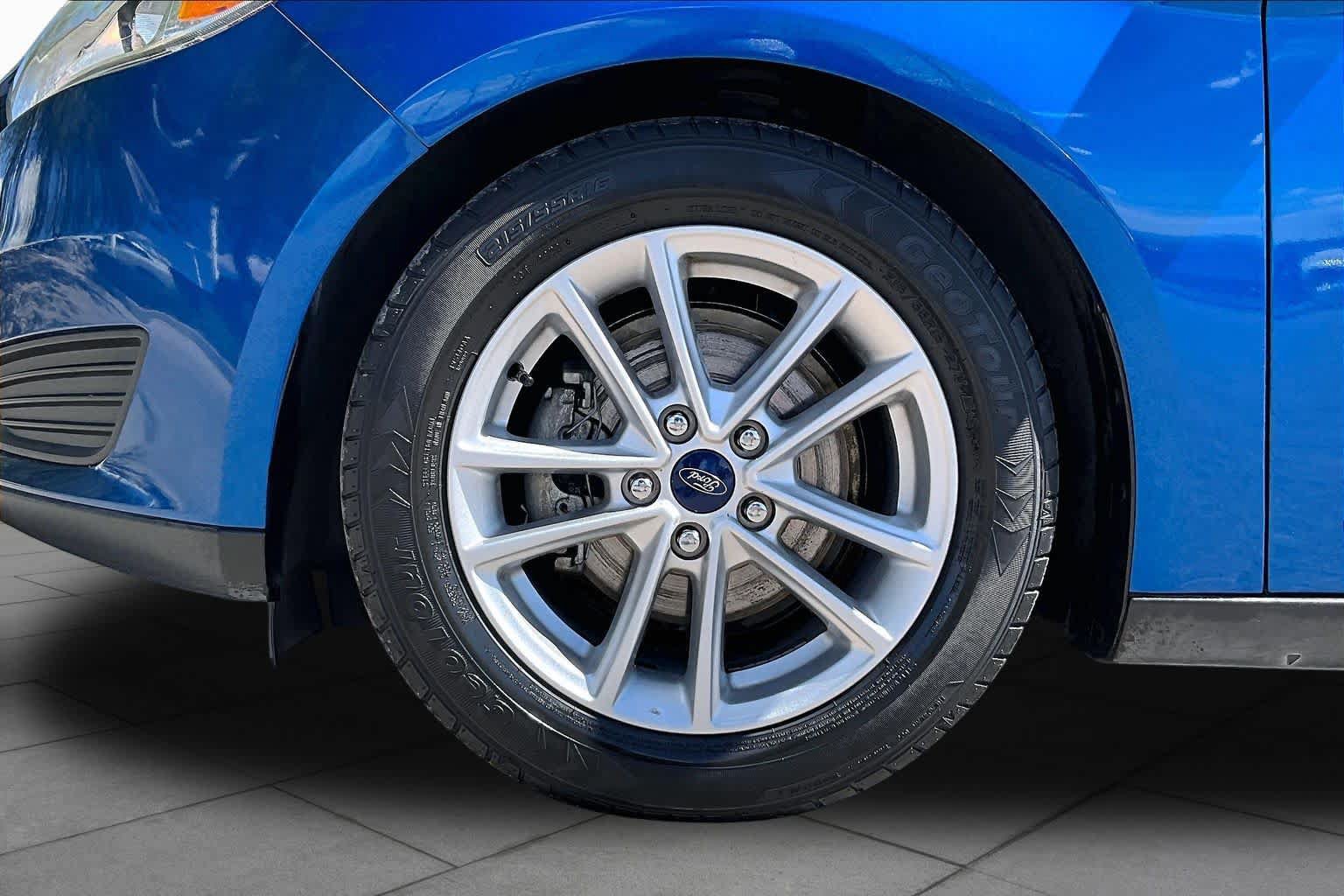 Used 2018 Ford Focus SE w/ Cold Weather Package FWD image 11