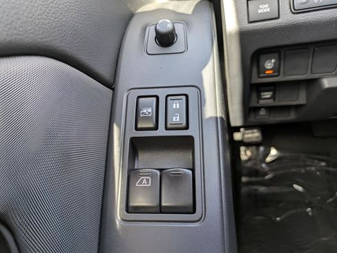 Used 2024 Nissan Frontier SV w/ SV Convenience Package RWD image 19
