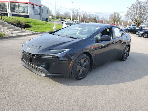 Used 2025 Toyota Prius LE FWD image 2