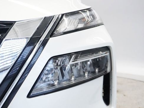 Used 2021 Nissan Rogue SV w/ Premium Package image 17