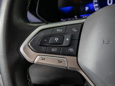 Used 2023 Volkswagen Taos SE w/ Panoramic Sunroof Package FWD image 18