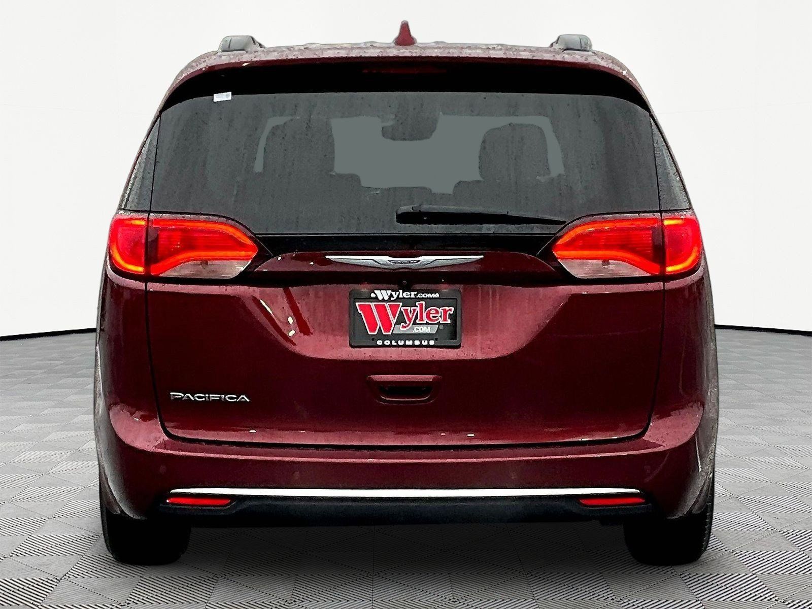 Used 2019 Chrysler Pacifica Touring Plus w/ Advanced Safetytec Group FWD image 5