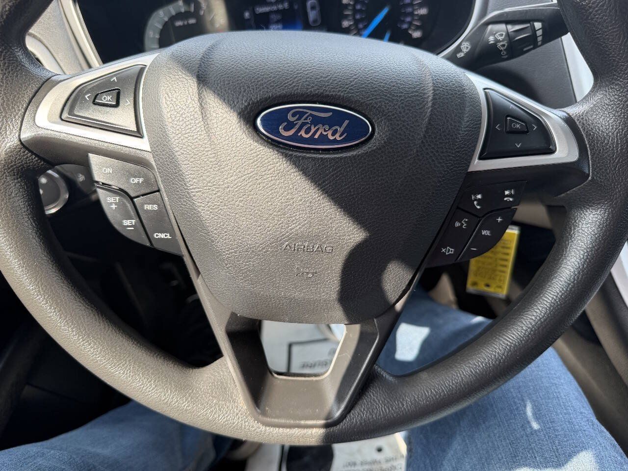 Used 2015 Ford Fusion SE FWD image 11