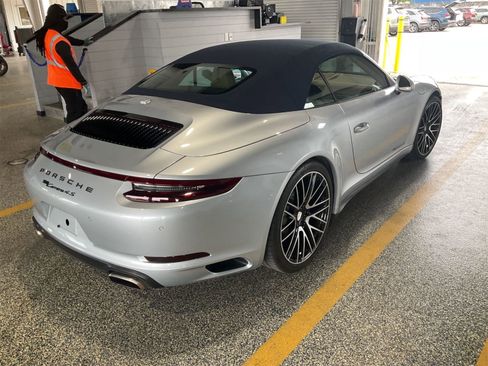 Used 2017 Porsche 911 Carrera 4 AWD/4WD image 9