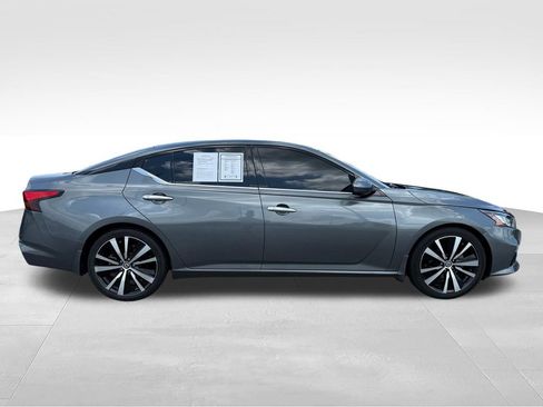 Used 2020 Nissan Altima 2.5 Platinum FWD image 28