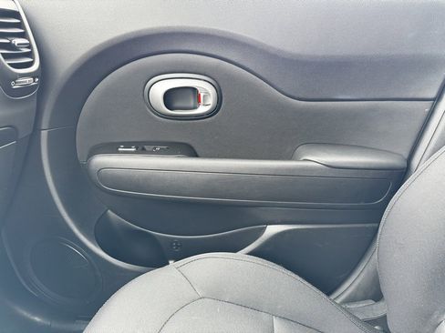 Used 2014 Kia Soul + image 19