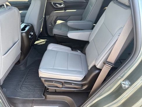 Used 2023 GMC Yukon SLT w/ SLT Premium Package AWD/4WD image 11