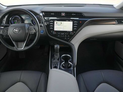 Used 2020 Toyota Camry XLE FWD image 10