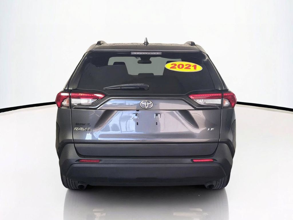 Used 2021 Toyota RAV4 LE FWD image 5