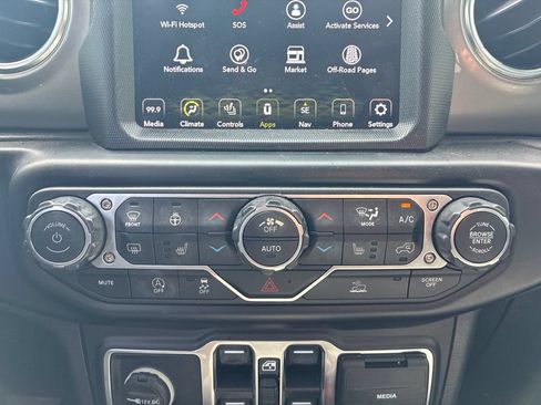 Used 2022 Jeep Wrangler Unlimited Sahara w/ LED Lighting Group AWD/4WD image 22