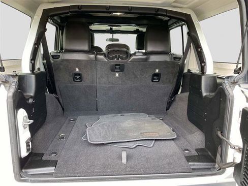 Used 2018 Jeep Wrangler Unlimited Sahara image 5