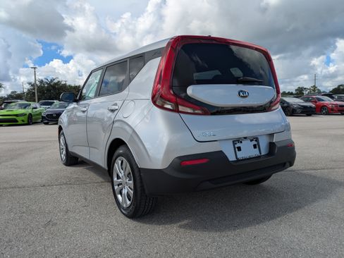 Used 2021 Kia Soul LX FWD image 6