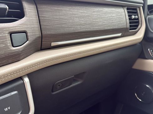 Used 2023 Ford Expedition Limited image 38