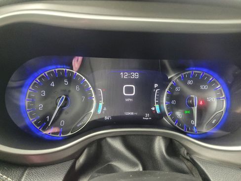 Used 2021 Chrysler Pacifica Touring-L FWD image 23