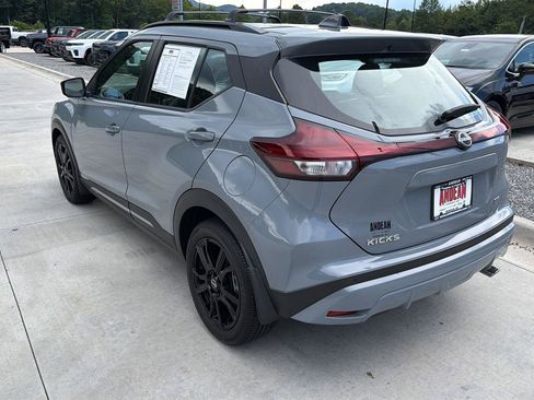 Used 2024 Nissan Kicks SR w/ SR Premium Package FWD image 5