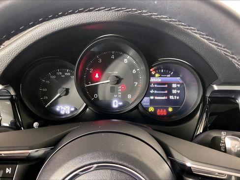 Used 2024 Porsche Macan image 5