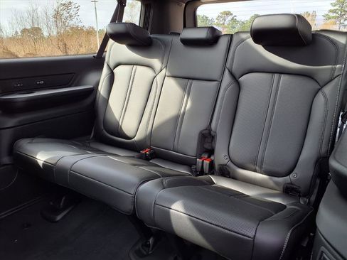 New 2026 Jeep Grand Wagoneer L 2WD image 10