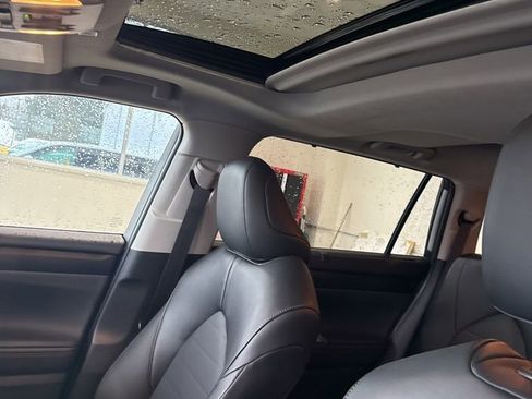 Used 2025 Toyota Highlander AWD image 13