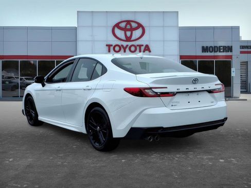 Certified 2025 Toyota Camry SE w/ Convenience Package image 4