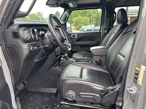 Used 2021 Jeep Gladiator Overland w/ Popular Equipment Package image 5
