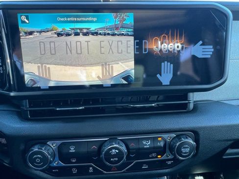 New 2025 Jeep Gladiator Willys image 29