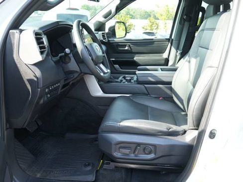 Used 2025 Toyota Tundra Limited AWD/4WD image 19
