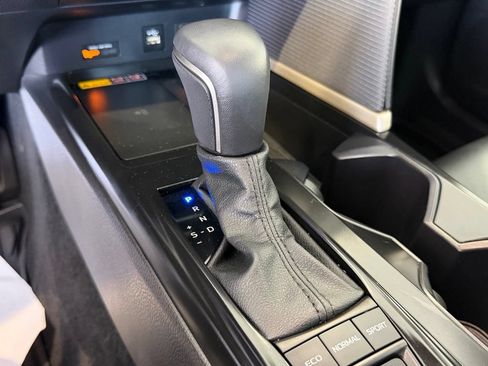 Used 2026 Toyota Camry SE FWD image 28
