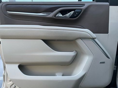 Used 2021 GMC Yukon Denali w/ Denali Premium Package image 9