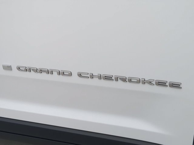 New 2027 Jeep Grand Cherokee Limited RWD image 13