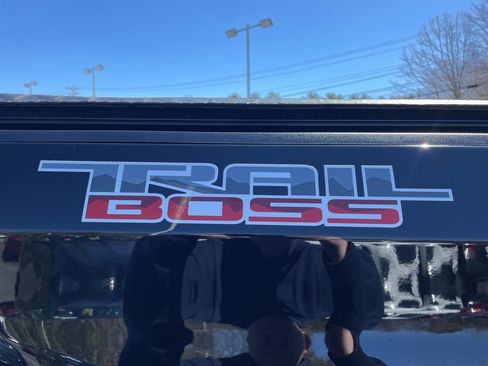 Used 2021 Chevrolet Silverado 1500 LT Trail Boss w/ Bed Protection Package AWD/4WD image 9