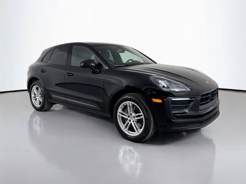 Certified 2025 Porsche Macan AWD/4WD image 9