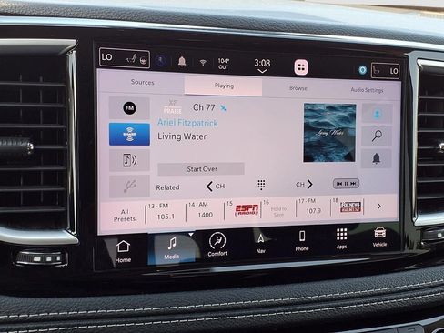 Used 2023 Chrysler Pacifica Limited FWD image 10