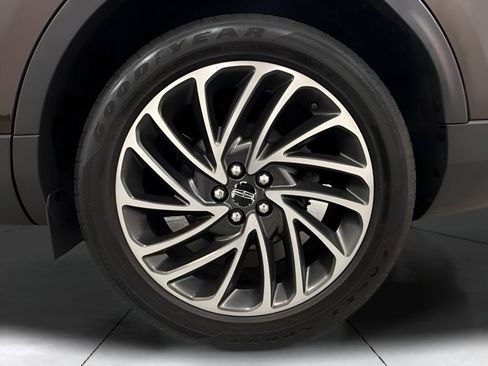Used 2019 Lincoln Nautilus Reserve FWD image 29
