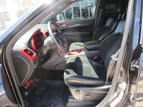Used 2017 Jeep Grand Cherokee Trailhawk AWD/4WD image 4