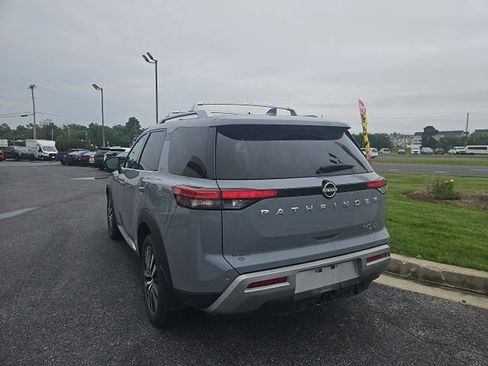 Used 2022 Nissan Pathfinder Platinum w/ Cargo Package AWD/4WD image 2