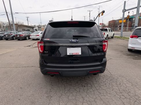 Used 2019 Ford Explorer XLT w/ Equipment Group 202A image 5