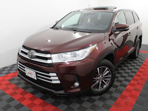 Used 2017 Toyota Highlander XLE image 4