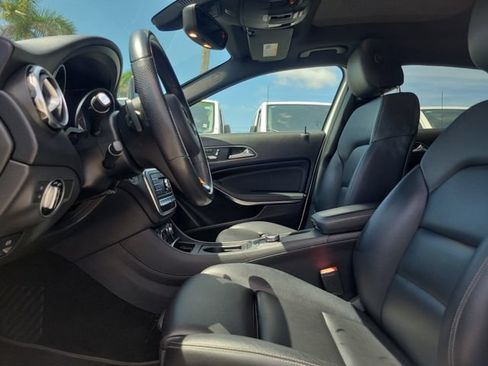 Used 2020 Mercedes-Benz GLA 250 4MATIC w/ Premium Package image 18