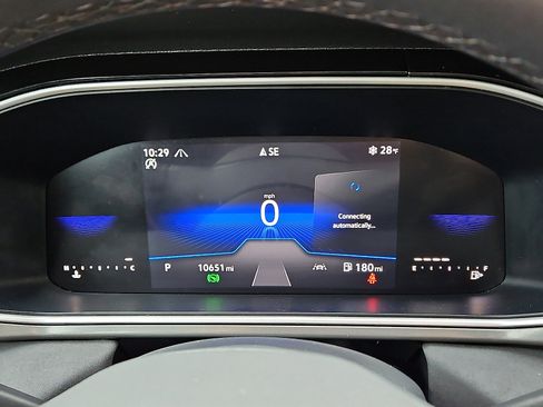 Certified 2025 Volkswagen Taos SE image 19