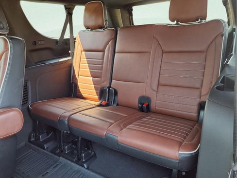 Used 2024 GMC Yukon XL Denali Ultimate AWD/4WD image 18