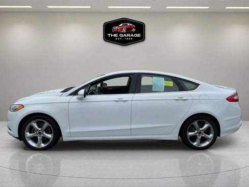 Used 2016 Ford Fusion SE w/ Equipment Group 201A image 2