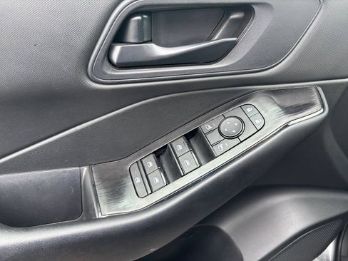 Used 2025 Nissan Rogue S FWD image 27