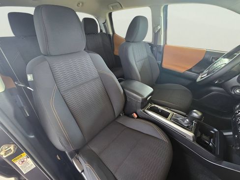 Used 2016 Toyota Tacoma SR5 RWD image 3